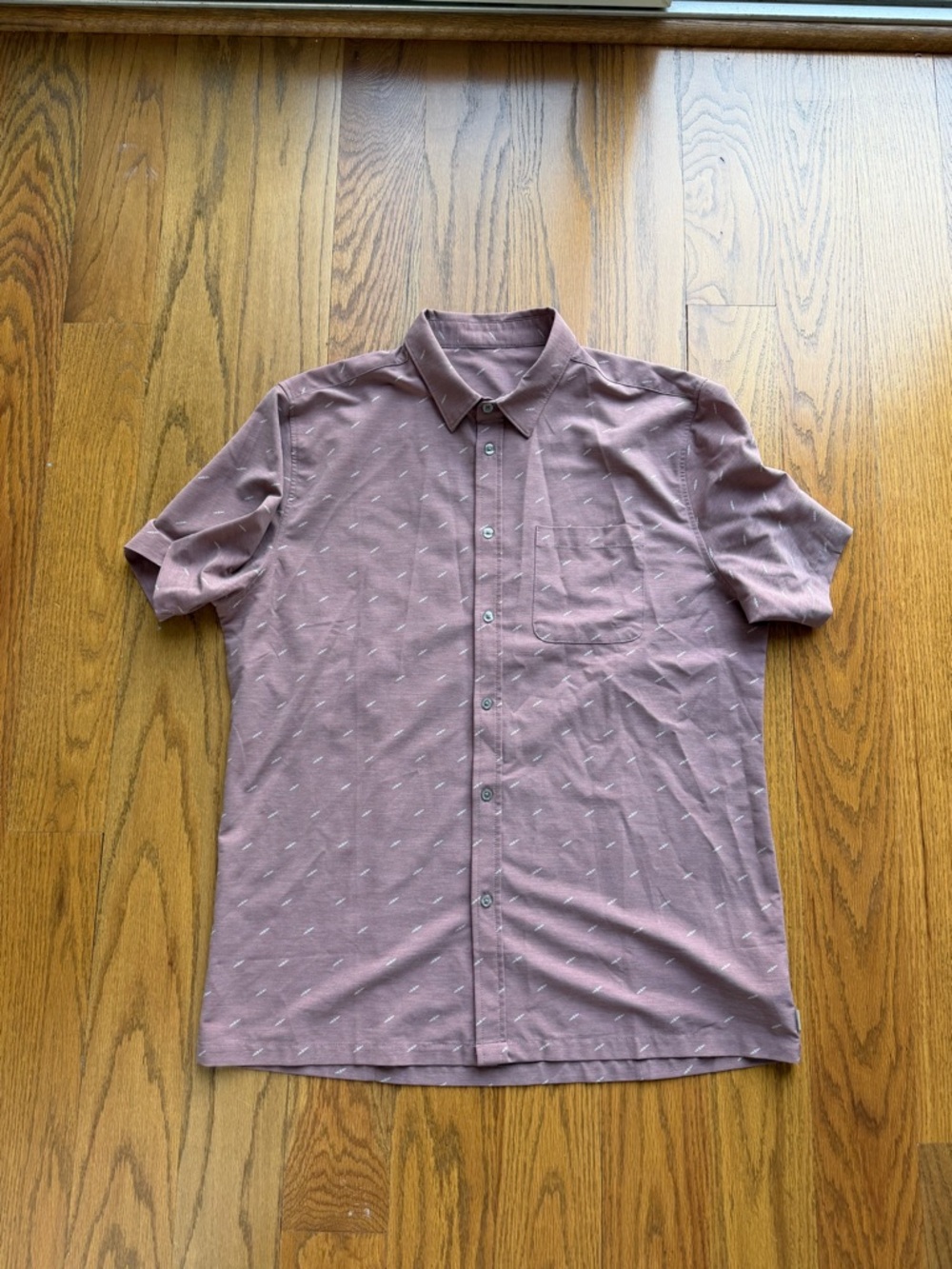 Vuori Men's Short-Sleeve Button-Down Shirt in Dusty Mauve